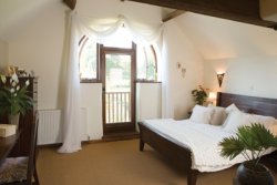 Converted Barn Ideal For Equestrian Pursuits For Sale In Warwickshire