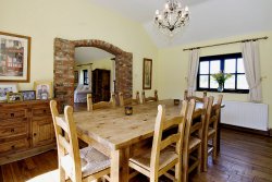 Converted Barn In Wolds Village