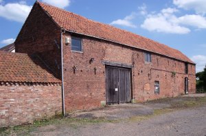 Farmhouse With Unconverted Barn Nottinghamshire 