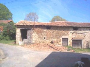 Unconverted barn in Cherves-Châtelars, France