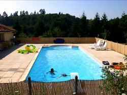 House with swimming pool, large barn and land in Rochechouart, Haute Vienne