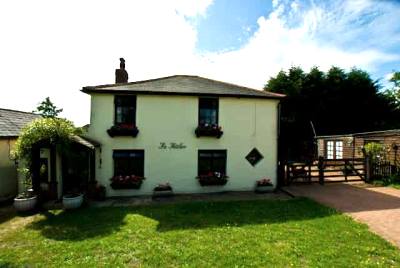 Cottage and unconverted barn near Chelmsford, Essex