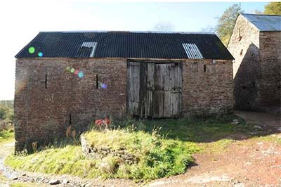 Unconverted barn with land in Welsh Newton