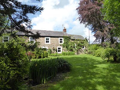 Longhouse, cottage and barns in Lynholmford