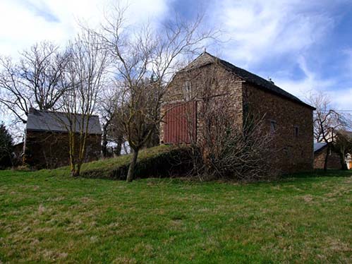 Farmhouse and barn near Naucelle, France for sale