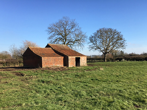 Unconverted barn with land in Bratoft, Lincolnshire