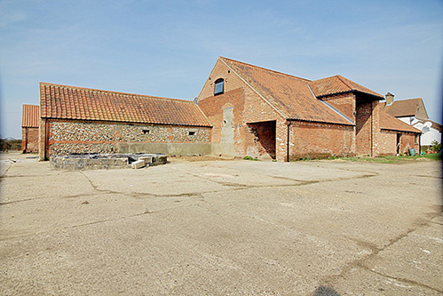 Unconverted barn in Tittleshall