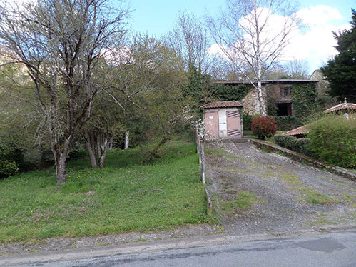 Former tannery, cottage and barns in Limousin, France