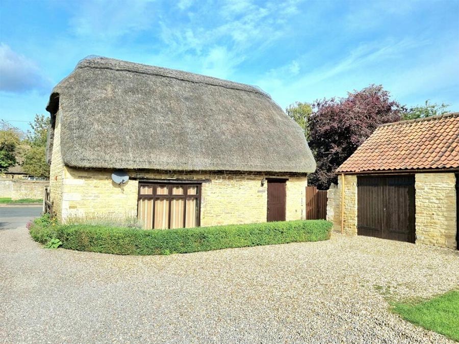 Thatched barn for sale in Peterborough, Cambridgeshire