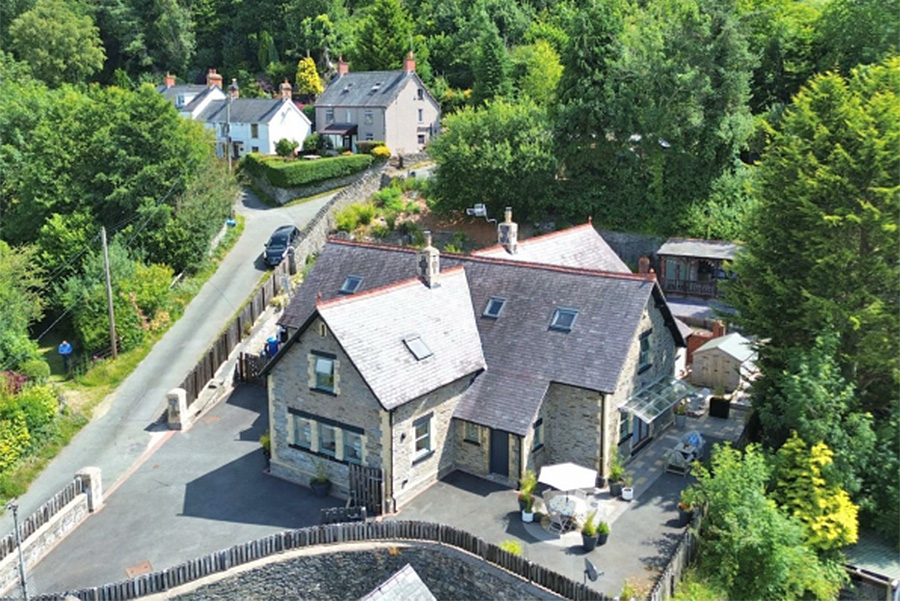 Converted school for sale in Cynwyd, Denbighshire