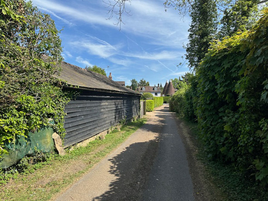 Barn with planning permission for demolition and replacement with new barn structure in North Kent