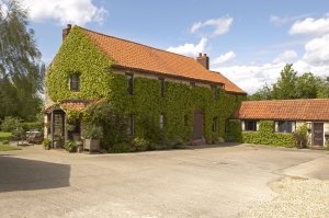 Barn conversion with stables and annexe near Grantham