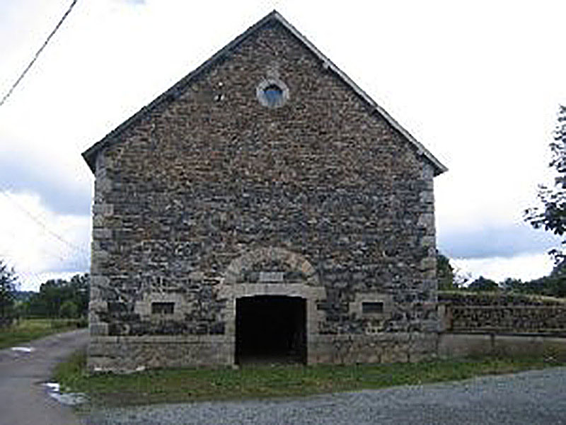 Unconverted barn for sale near Giat, Auvergne, France