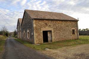 Partly restored stone barn with full building permission in Aquitaine 