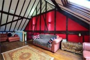 Contemporary barn conversion in West Molesey, near Kingston Upon Thames, Surrey